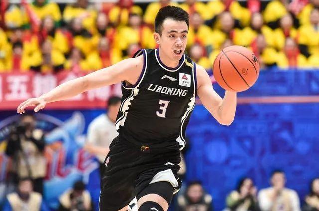  库里常规赛总三分球破千  